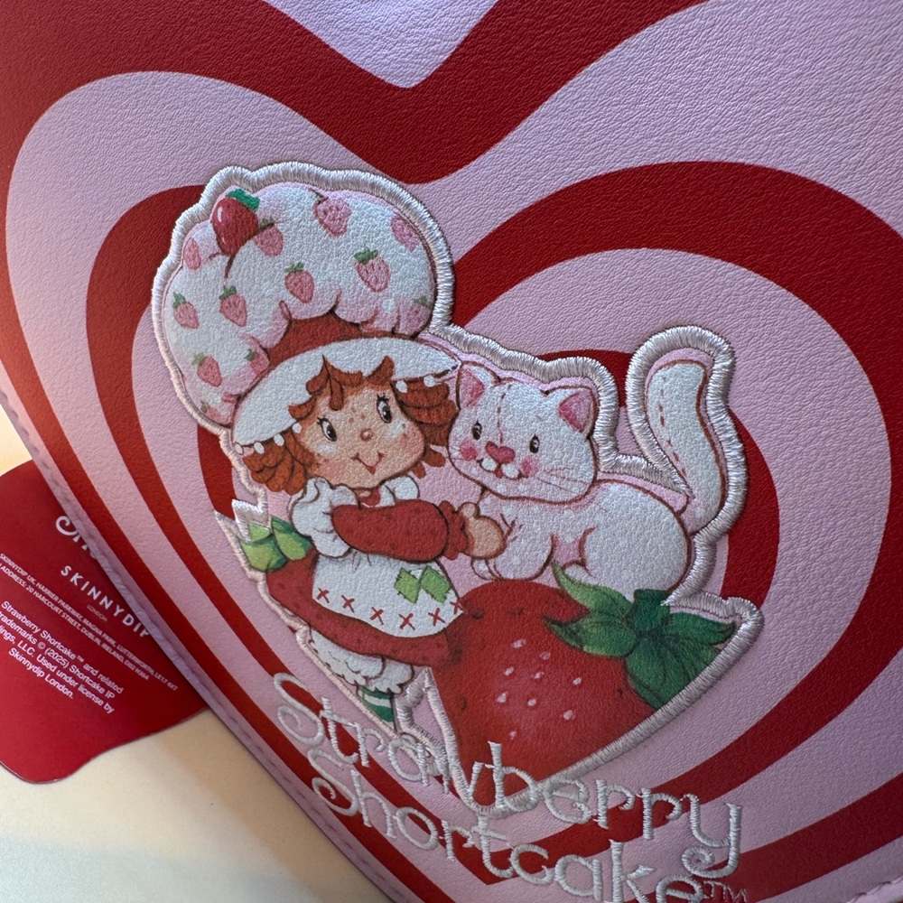 Skinny dip strawberry shortcake heart and chain shoulder purse/ bag - Picture 11 of 16